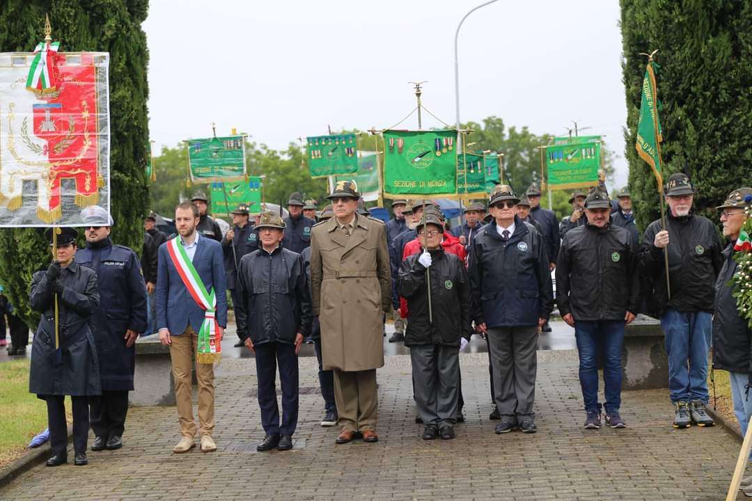 Gli Alpini di Cornate hanno festeggiato il loro 20esimo anniversario